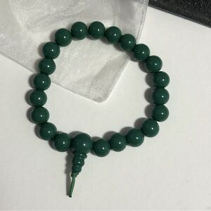Beaded green bracelet